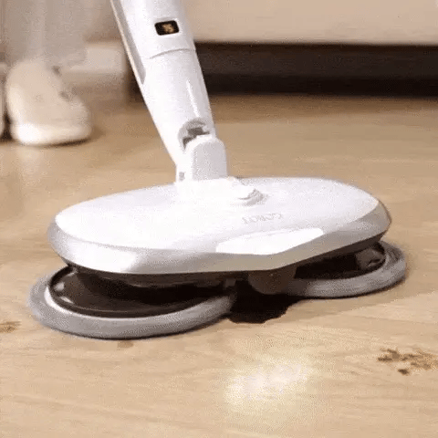 SpinClean Pro™ — La única mopa eléctrica que evita la vergüenza cuando llaman al timbre: rocía agua automáticamente sin que tengas que agacharte y limpia toda tu casa sin parar ni recargar (+ 4 recambios lavables + ENVÍO GRATIS)